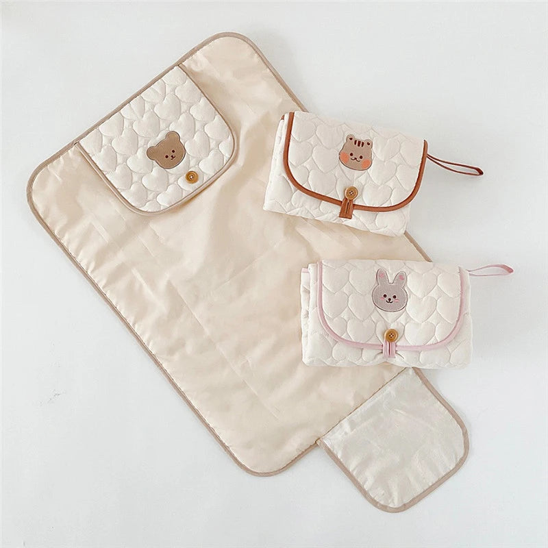 Tapis à Langer Nomade Pliable & Imperméable | Nouveau-né